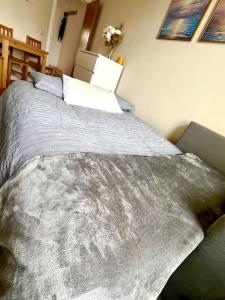 En eller flere senge i et værelse på Luxurious - 1 Bedroom Flat, Finsbury Park London
