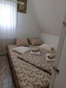 Postel nebo postele na pokoji v ubytování Vikendica Drinski mir