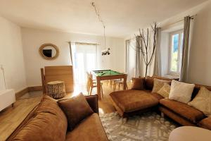 a living room with a couch and a table at Chalet Cosy Nature in Alzon