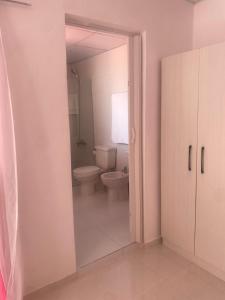 Ένα μπάνιο στο Residencial Lucy
