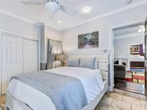 Giường trong phòng chung tại Historic Savannah Gold Private Condo with Pool - 2bed, 1&half bath, Sleeps 6, 1st Floor, 15 Min Walk To Historic Savannah Center And All Attractions +13 ảnh