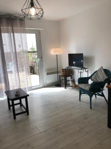a living room with a couch and a tv at KER HEDWIGE in Carnac