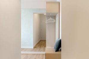 a room with a closet with a mirror at Dreams Guest House in La Spezia