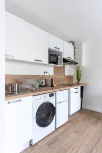 Kuchyň nebo kuchyňský kout v ubytování Le Noyer - appartement moderne & accessible