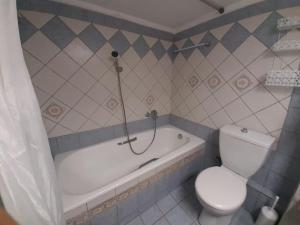 Gallery image of Spacious and comfy apartment by Golden Host in Nea Moudania