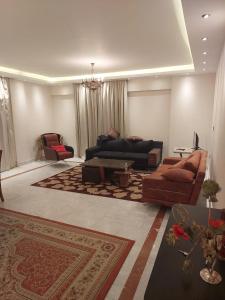 Area soggiorno di 2bedroom Apartment and compond Al Khamail