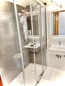 Ένα μπάνιο στο Hotel S. Ercolano +48 φωτογραφίες