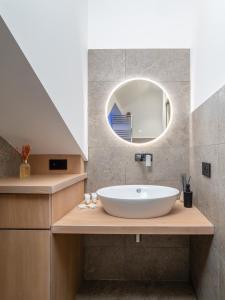 Phòng tắm tại Regina Vittoria Relais EcoSmart Luxury Home SPA - De Vivo Realty +83 ảnh