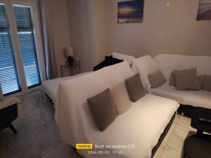 Corfu Viros Apartment tesisinde bir oturma alanı