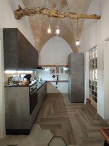 a kitchen with wooden floors and a large ceiling at La Casecchia in Porto Cesareo