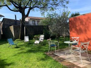 a group of chairs and a table in a yard at B&B Karin - Rooms & Breakfast in Udine