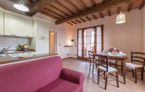 Posezení v ubytování Casa Macinarino APPARTAMENTO 13 con piscina