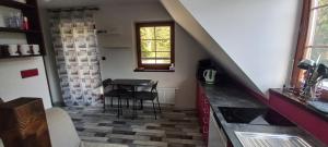 Η κουζίνα ή μικρή κουζίνα στο H&P Apartmán Rokytno 6