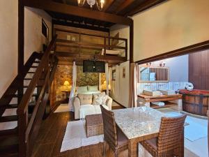 a room with a bed and a table with chairs at Estalagem Wiesbaden in Monte Verde