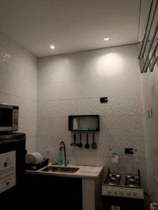 Dapur atau dapur kecil di kitnet centro Jundiaí!