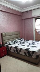 Tempat tidur dalam kamar di Appartement Mohammed V Airport Top