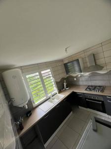 Una cocina o kitchenette en Apt ressource et vue panoramique