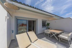 En balkon eller terrasse på AMAZONIA - Apartamento moderno centrico con Piscina Terraza y Parking