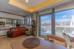 Et opholdsområde på AMAZONIA - Apartamento moderno centrico con Piscina Terraza y Parking