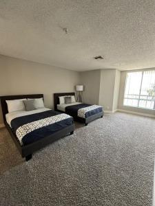 a bedroom with two beds and a window at Incredible Two Bedroom Hollywood Apartments FREE Parking in Los Angeles