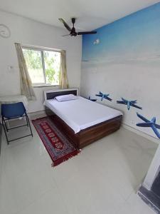 a bedroom with a bed and stars on the wall at Sir Mam Ashram in Bhaddi +93 photos