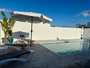 The swimming pool at or close to Villa Residencial El Guaidil