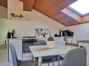 Kuchyň nebo kuchyňský kout v ubytování Mave's house 2, lake of Como, Bellano near Varenna