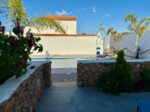 The swimming pool at or close to Villa Residencial El Guaidil