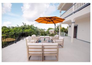 Balcone o terrazza di Sauna Pool Game Room Bliss