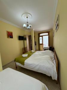 Letto o letti in una camera di Гостевой дом при кафе оазис