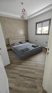 a bedroom with a large bed and a window at VILLA ALOHA DJERBA plain pied haut de gamme piscine proche de la plage in Midoun +22 photos