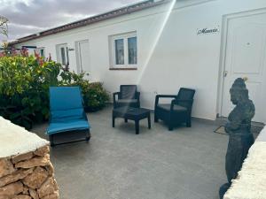 A seating area at Villa Residencial El Guaidil