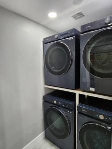 哈瓦苏湖城Sleeps 16 Park Your Toy Trailers Here的相册照片