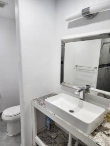 哈瓦苏湖城Sleeps 16 Park Your Toy Trailers Here的相册照片 更多32张照片