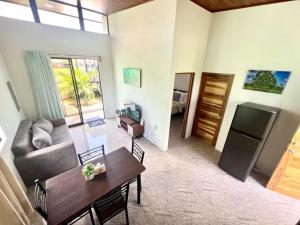 Photo de la galerie de l'établissement Casita Sura with Private Jacuzzi, à Fortuna 6 autres photos