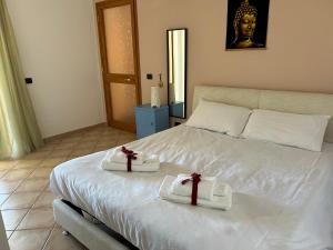 a bedroom with a bed with two towels on it at Salento Casa Vacanza Il Focolare in Torchiarolo +55 photos
