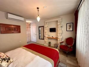 Televisyen dan/atau pusat hiburan di Cassiopeia Otel Alaçatı