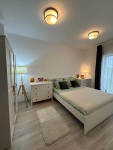a bedroom with a large bed and a window at xOază Urbană în Inima Copoului - 2 camere - AB Homes - parcare in Iaşi