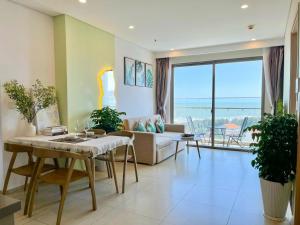 Dining area sa apartment