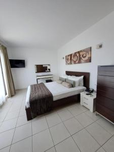 a bedroom with a bed and a tv in it at Spacious family friendly 3-Bed Villa Dunas Resort in Santa Maria