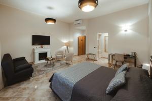 TV a/nebo společenská místnost v ubytování Lifestyle and Suites