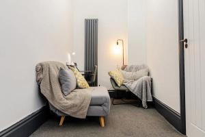 a living room with two chairs and a mirror at Stylish 2 Bedroom Ensuite Flat in Birmingham in Birmingham