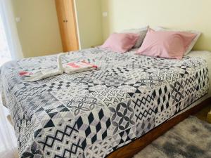 A bed or beds in a room at Belle Vue