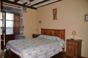 A bed or beds in a room at Etxeberri Landa Etxea