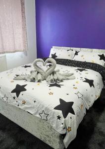 a bedroom with a bed with stars and two snakes at Cancel in Yeovil
