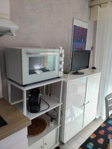 Μια τηλεόραση ή/και κέντρο ψυχαγωγίας στο JOSEPHINE