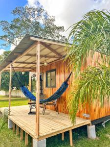 a house with two hammocks on a deck at Cenário Perfeito para Seu Dia Especial: Chácara Recanto do Pinheiro in Capão do Leão