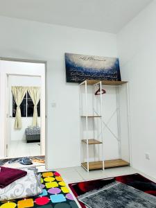 Postel nebo postele na pokoji v ubytování Cozy 3 Rooms , KLCC view , 100 mbps WIFI , Netflix by Noon's Homestay