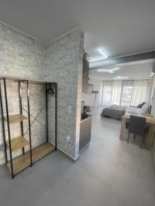 Posteľ alebo postele v izbe v ubytovaní AVR Airport Deluxe Suites 6 AIRPORT FREE SHUTLE