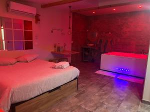 Afbeelding uit fotogalerij van La Dream Night in Pontault-Combault +84 foto's